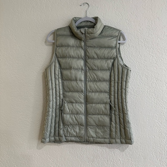 32 Degrees Heat Women’s Sage Green Lightweight Quilted Puffer Vest Size M - Picture 5 of 13